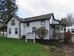 158 Quaker Rd, East Aurora, NY à louer Photo du bâtiment- Image 1 de 14