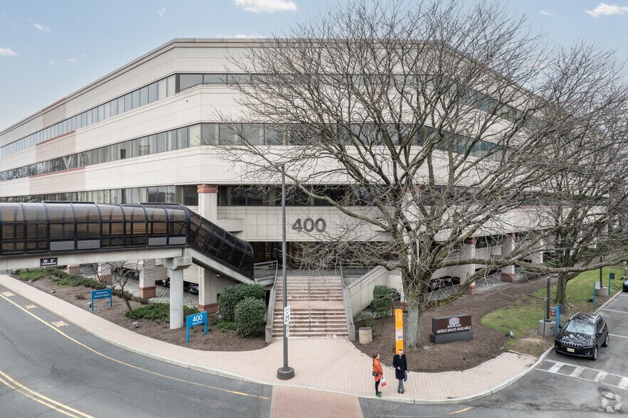 400 Plaza Dr, Secaucus, NJ à louer - Photo du bâtiment - Image 1 de 9