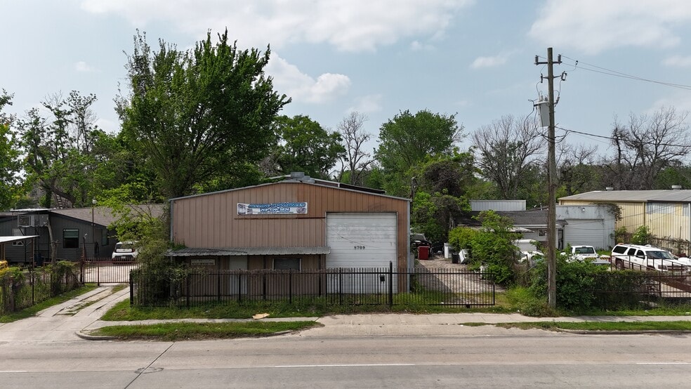 8709 Irvington Blvd, Houston, TX for sale - Building Photo - Image 3 of 34