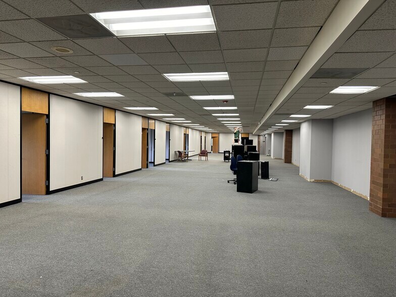 101 Channel Dr, Port Washington, NY à louer - Photo du bâtiment - Image 2 de 24