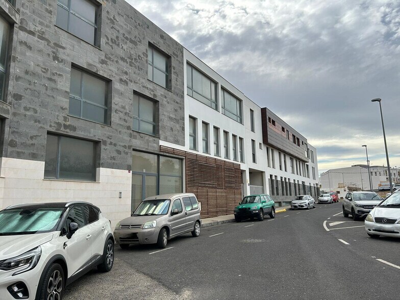 Calle de la República de Ecuador, Puerto del Rosario, Las Palmas à vendre - Photo du bâtiment - Image 3 de 6