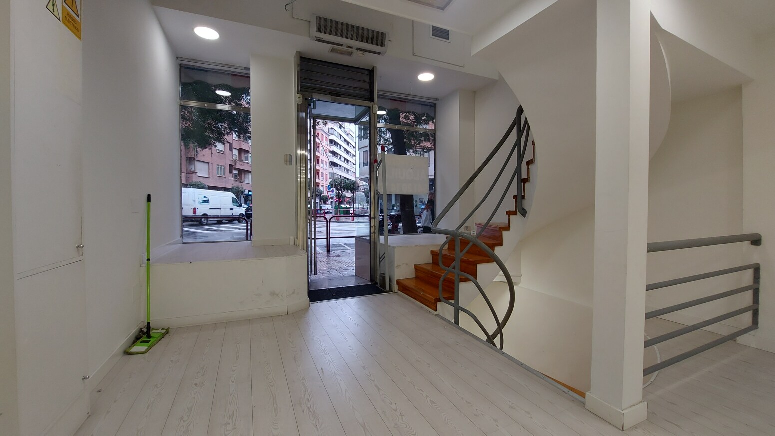 Retail in Logroño, La Rioja for lease Interior Photo- Image 1 of 8