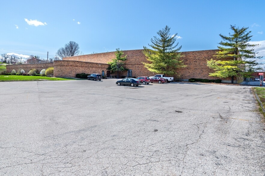 3801 McKelvey Rd, Bridgeton, MO for lease - Building Photo - Image 2 of 6
