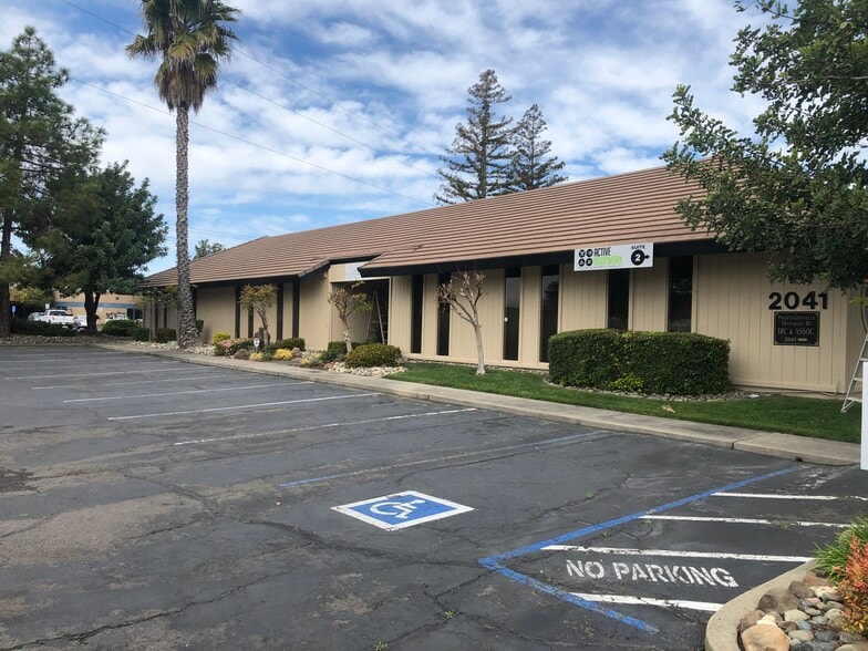 2045 Hallmark Dr, Sacramento, CA for lease - Building Photo - Image 3 of 17