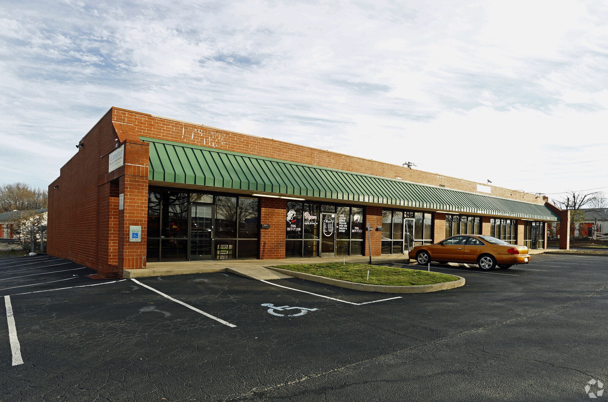 4000 Wilkinson Blvd, Charlotte, NC for lease Primary Photo- Image 1 of 5
