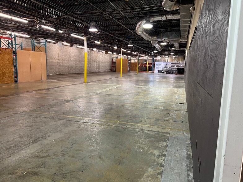 2720 N Mall Dr, Virginia Beach, VA à louer - Photo du bâtiment - Image 2 de 7