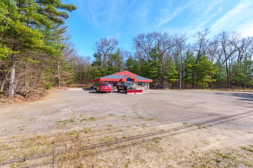 6908 E Apple Ave, Muskegon, MI for sale - Building Photo - Image 2 of 46