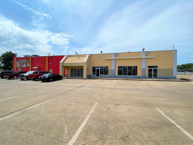 1602 NW 25th St, Fort Worth, TX for lease - Building Photo - Image 2 of 4