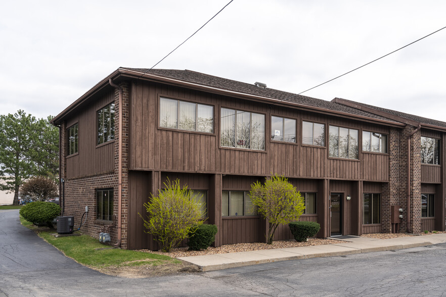 1880 E Ridge Rd, Rochester, NY à vendre - Photo principale - Image 1 de 1