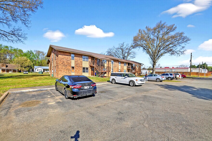 1703 E Market Ave, Searcy, AR à vendre - Photo du bâtiment - Image 3 de 7