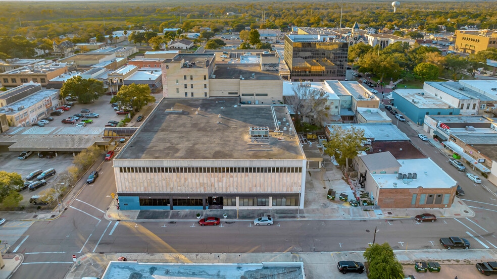 120 S Main St, Victoria, TX à vendre - Photo du bâtiment - Image 2 de 24