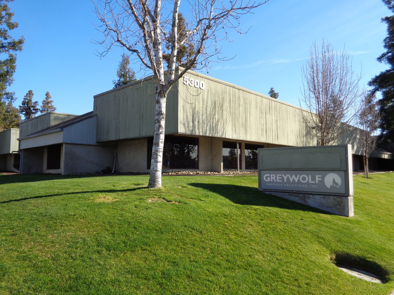 5329 Office Center Ct, Bakersfield, CA à vendre - Photo du bâtiment - Image 3 de 22