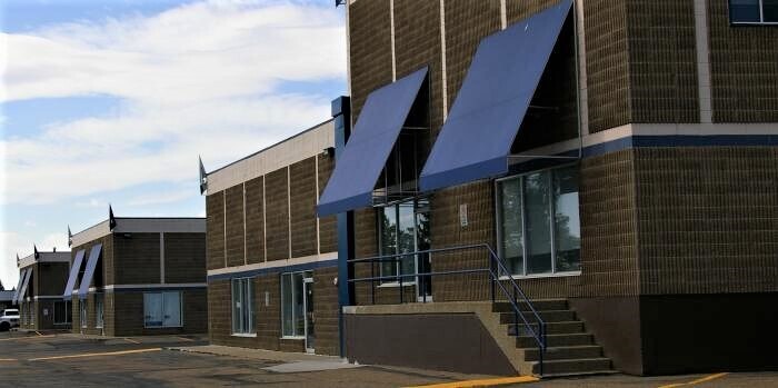 25 Chisholm Ave, St. Albert, AB à louer - Photo du bâtiment - Image 2 de 4