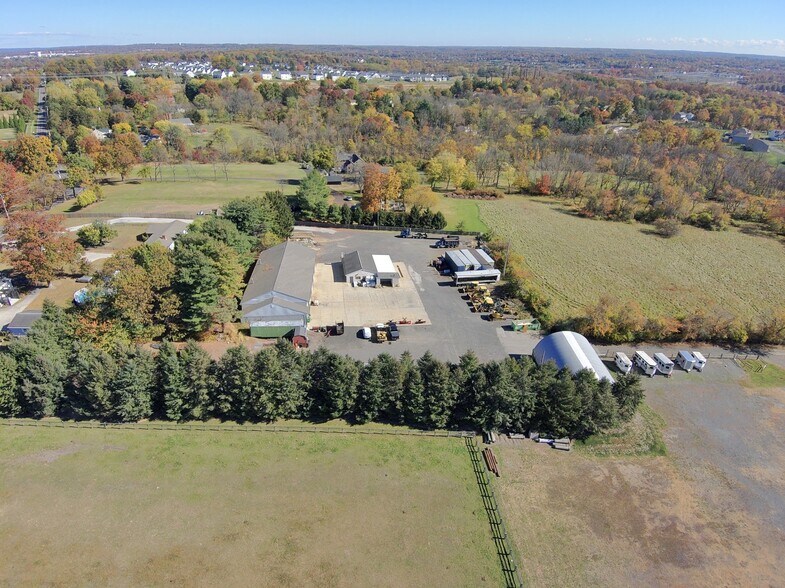 Berks Road and Potshop Road portefeuille de 2 propriétés à vendre sur LoopNet.ca - Photo du bâtiment - Image 3 de 13