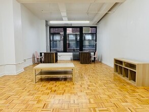 262 W 38th St, New York, NY for lease Interior Photo- Image 2 of 4