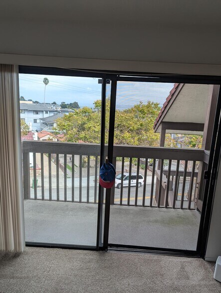 675 Jefferson St, Monterey, CA à vendre - Photo du bâtiment - Image 3 de 15