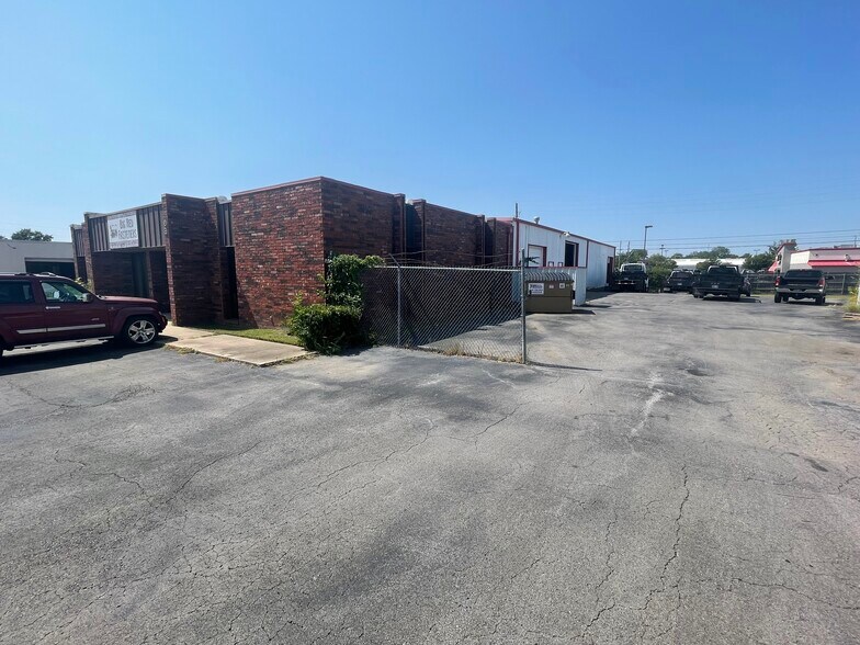 608 N Walnut Ave, Broken Arrow, OK à louer - Photo du bâtiment - Image 2 de 4
