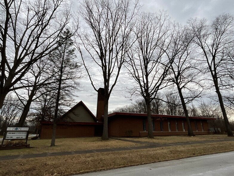 3217 Surrey Rd, Warren, OH à vendre - Photo du bâtiment - Image 2 de 5