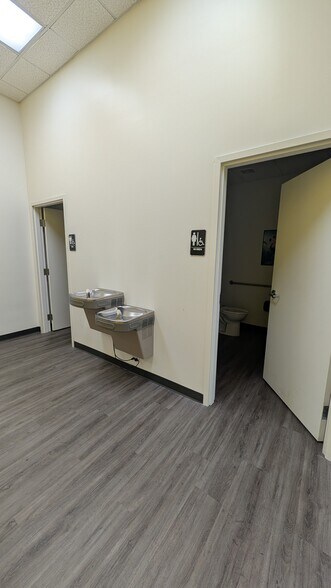 2775 Tyrone Blvd N, Saint Petersburg, FL à louer - Photo du bâtiment - Image 3 de 12
