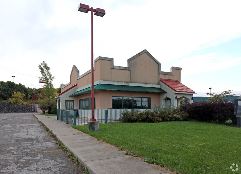 4262 Lakeville Rd, Geneseo, NY for lease - Building Photo - Image 3 of 3