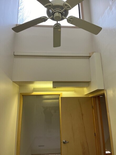 824 E Broad St, Elyria, OH à louer - Photo du bâtiment - Image 3 de 13