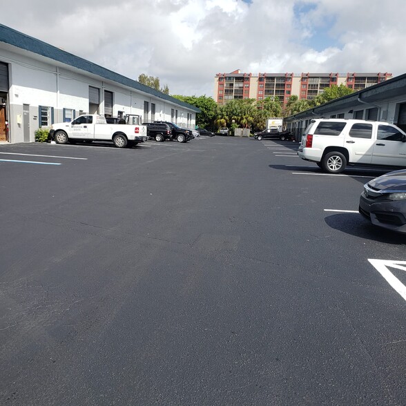 2003-2033 W McNab Rd, Pompano Beach, FL for lease - Building Photo - Image 2 of 13
