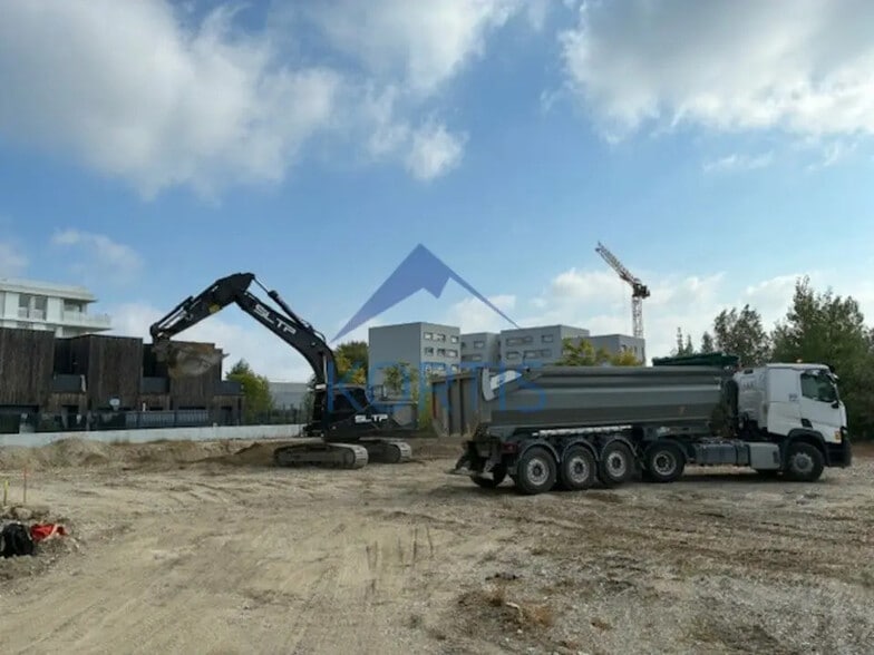 19 Avenue Gabriel Péri, Vaulx-en-Velin for sale - Building Photo - Image 2 of 12