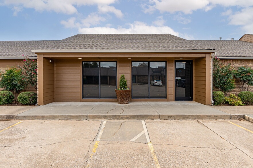 1530 SW 89th St, Oklahoma City, OK for sale - Primary Photo - Image 1 of 56