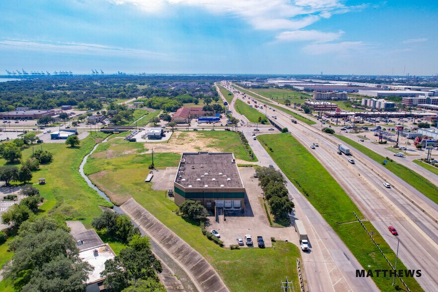 903 Highway 146 S, La Porte, TX à vendre - Photo du bâtiment - Image 2 de 3