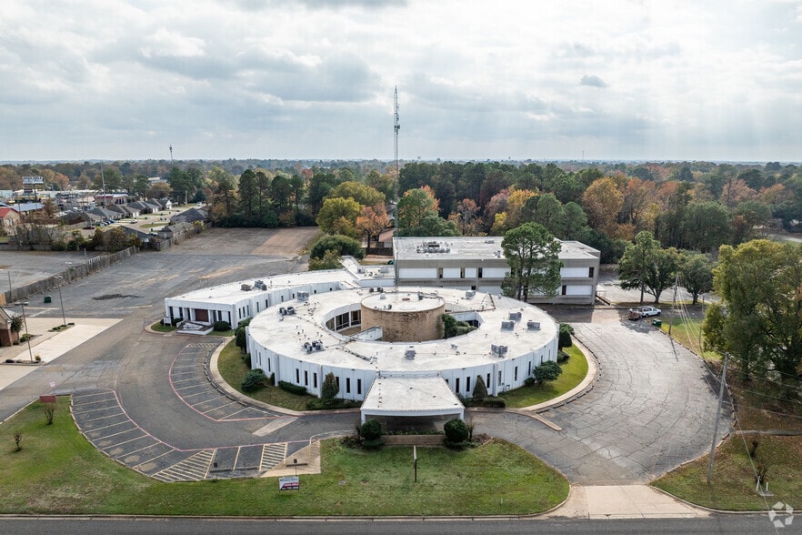 Premiere Corp. Campus | Bowie County, TX portfolio of 2 properties for sale on LoopNet.ca - Aerial - Image 1 of 48