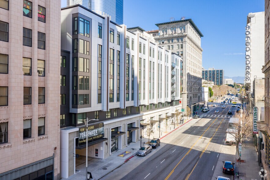 437 S Hill St, Los Angeles, CA à louer - Photo du bâtiment - Image 2 de 4