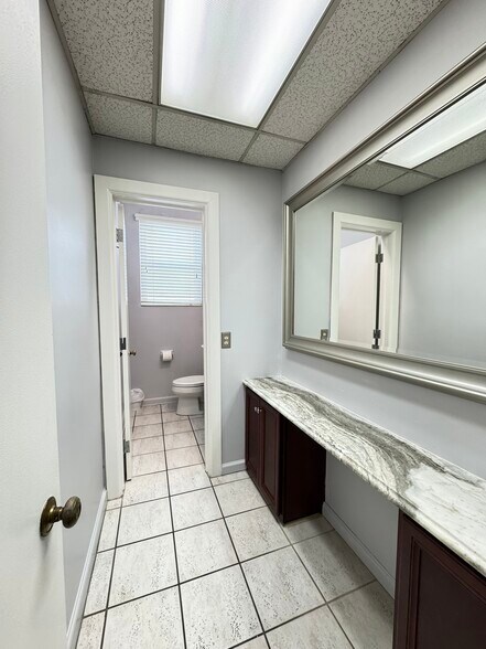 211 N Magnolia Ave, Orlando, FL à louer - Photo du bâtiment - Image 3 de 22