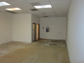 601-633 Meacham Rd, Elk Grove Village, IL for lease Interior Photo- Image 2 of 2