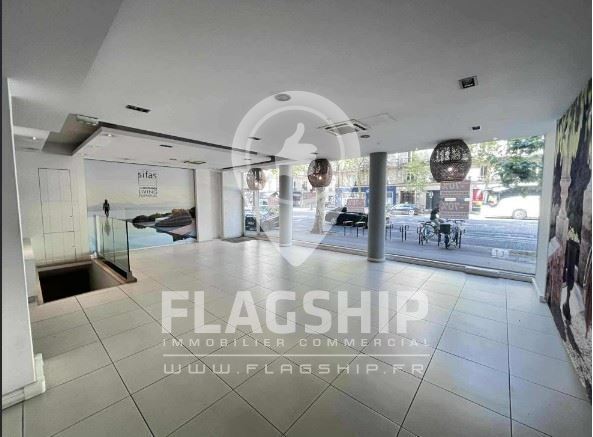 Retail in Paris for lease - Interior Photo - Image 2 of 5