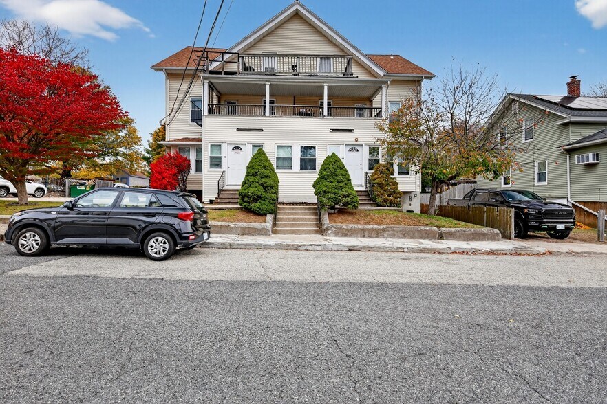 28-30 Riverdale Avenue West Warwick, RI portefeuille de 2 propriétés à vendre sur LoopNet.ca - Photo du bâtiment - Image 2 de 21