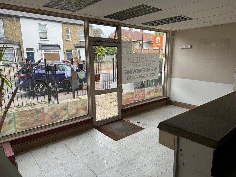 208 Higham Hill Rd, Londres à vendre - Photo du bâtiment - Image 2 de 12