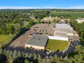 860-888 N Van Dyke Rd, Almont, MI à louer Photo du bâtiment- Image 2 de 5