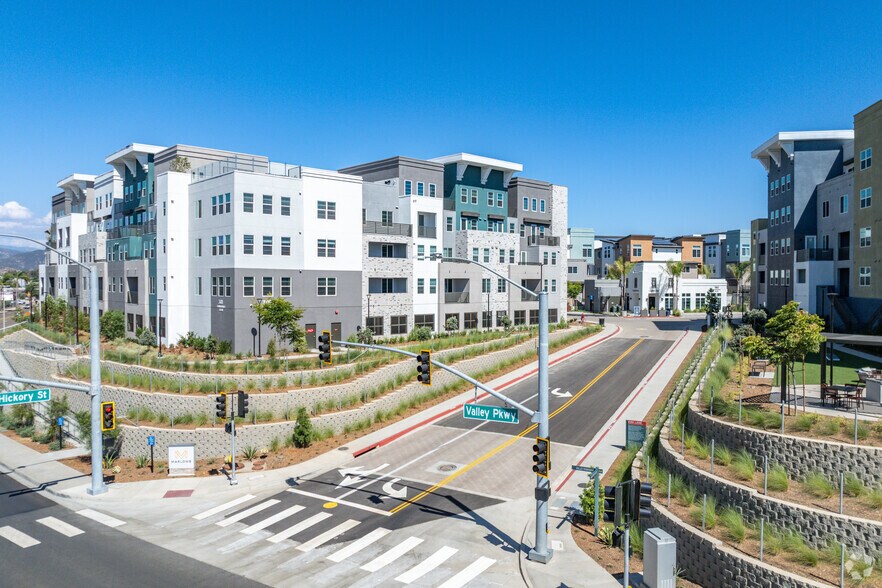 101 Chamomile Gln, Escondido, CA à louer - Photo du bâtiment - Image 3 de 44