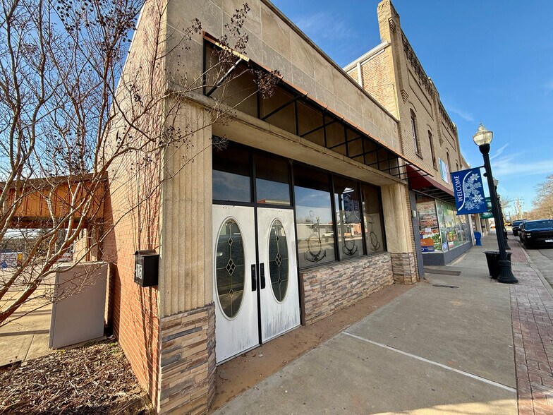 115 N Mecklenburg Ave, South Hill, VA à vendre - Photo du bâtiment - Image 2 de 32