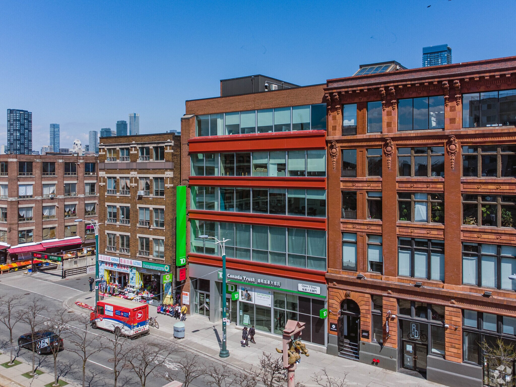 247 Spadina Ave, Toronto, ON à vendre Photo du bâtiment- Image 1 de 1