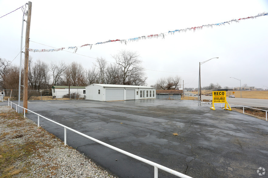 14195 S State Highway 51, Coweta, OK for sale - Primary Photo - Image 1 of 1