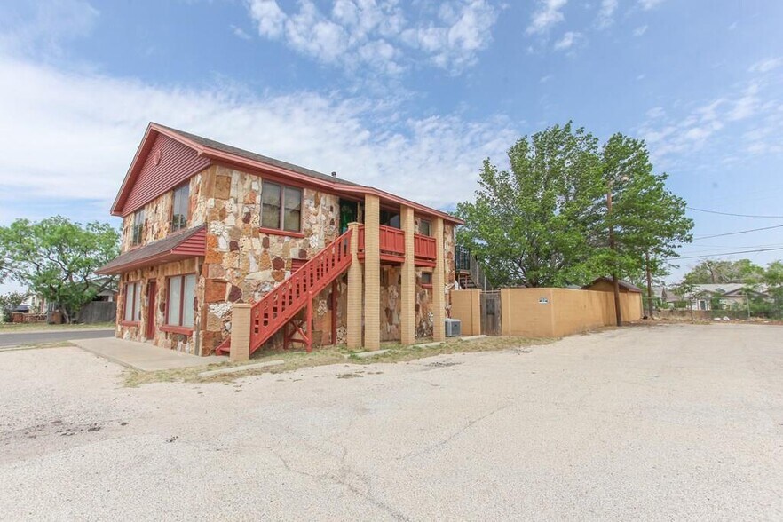1201 E 11th Pl, Big Spring, TX à vendre - Photo principale - Image 1 de 41