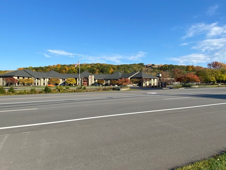 1160 Pittsford-Victor Rd, Pittsford, NY à louer - Photo du bâtiment - Image 2 de 9