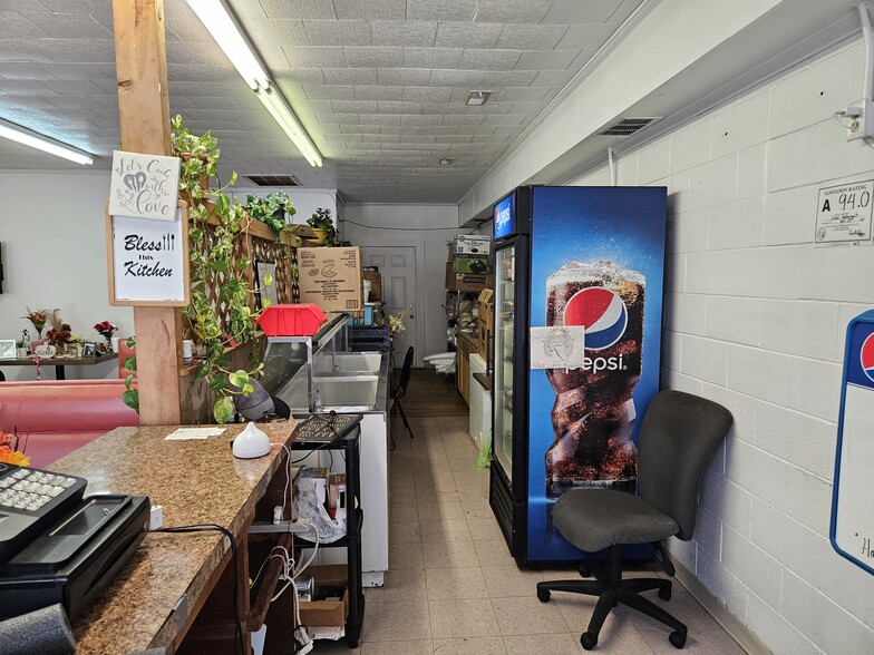 702 US Highway 158 W, Gates, NC for sale - Building Photo - Image 2 of 5