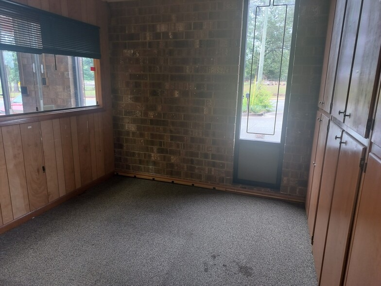 1653 1st Ave SW, Hickory, NC for lease - Building Photo - Image 2 of 8