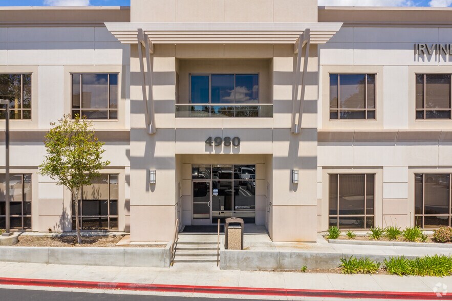 4980 Barranca Pky, Irvine, CA à louer - Photo du bâtiment - Image 3 de 7