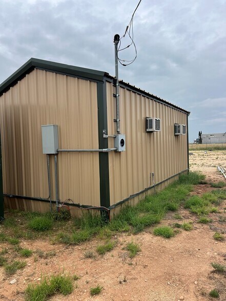 1301 Baze Way, Snyder, TX à vendre - Photo du bâtiment - Image 2 de 14