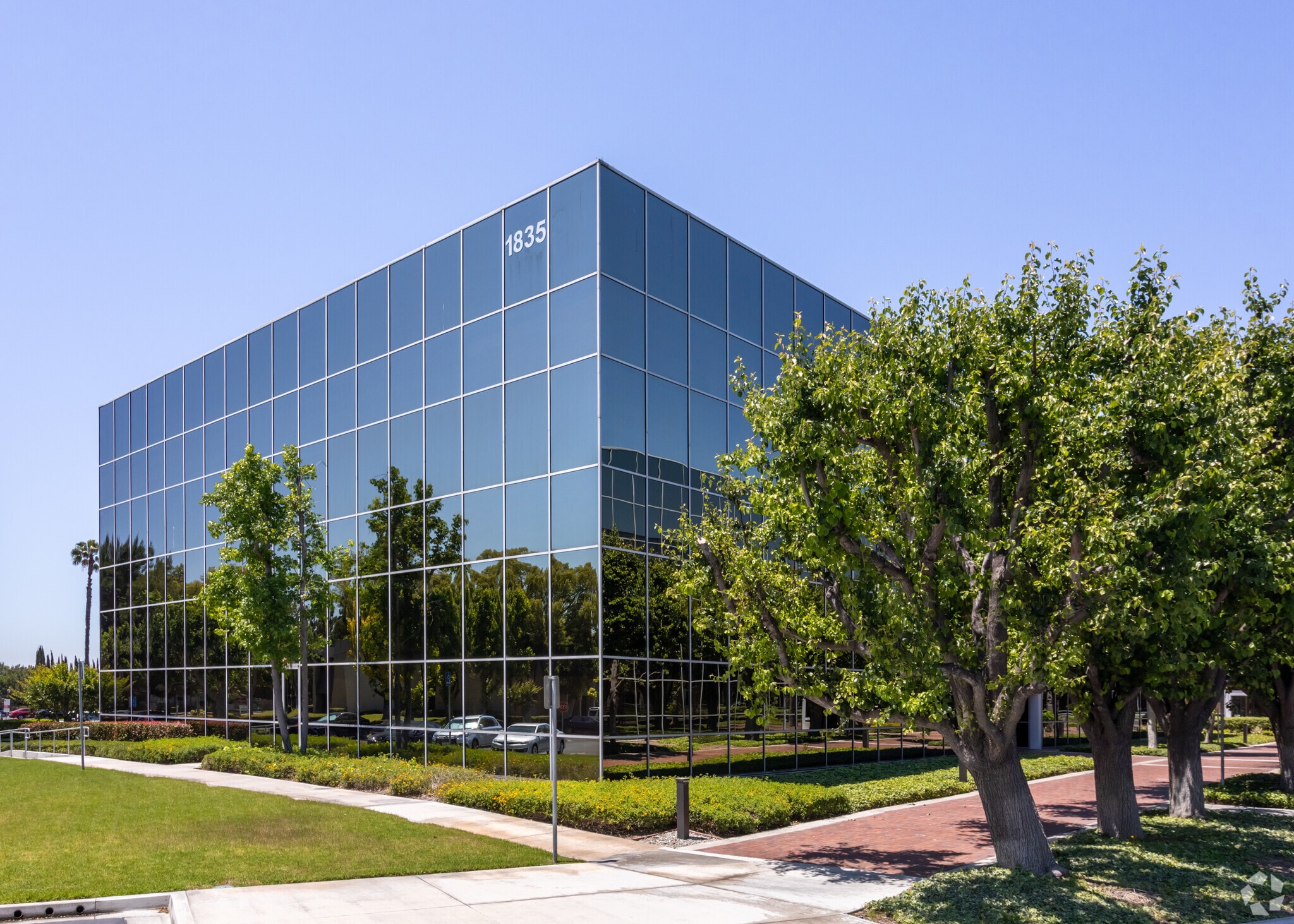 1915 W Orangewood Ave, Orange, CA for lease Building Photo- Image 1 of 6