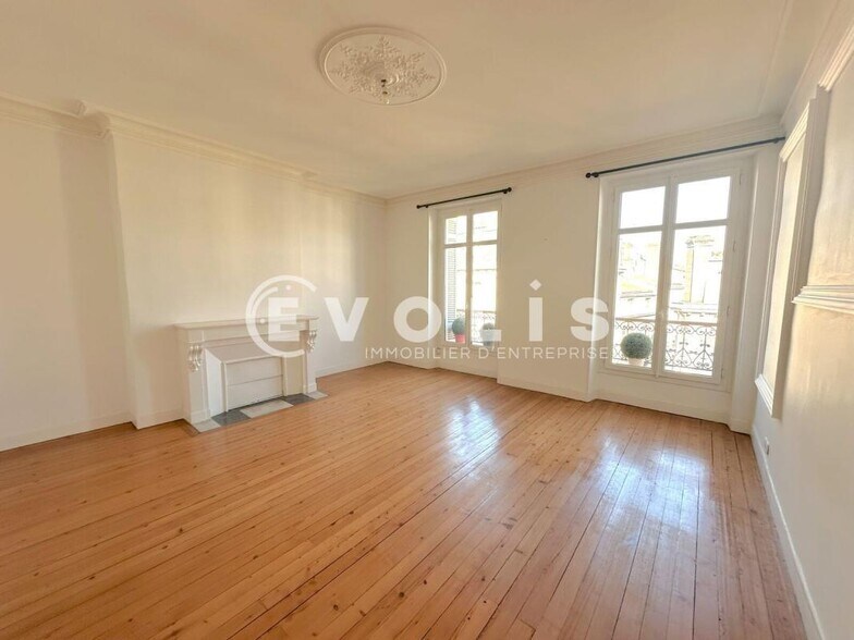 Office in Bordeaux for lease - Building Photo - Image 3 of 5