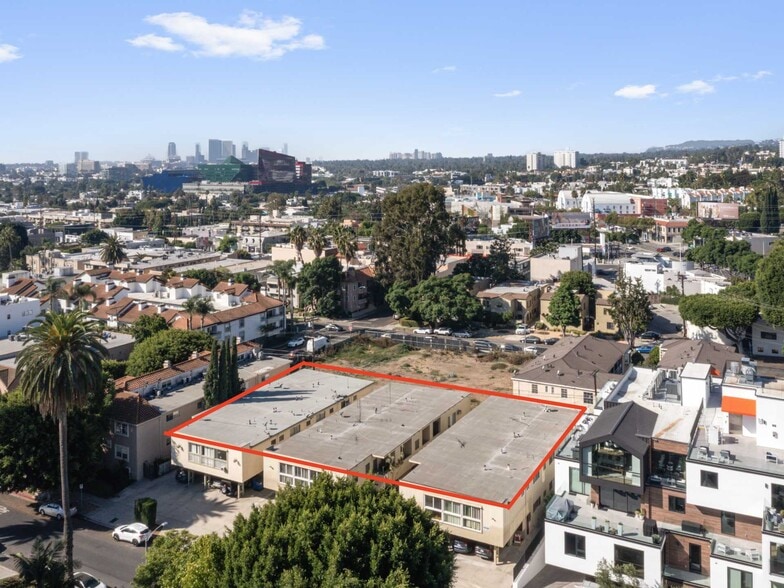 1005-1015 N Croft Ave, Los Angeles, CA à vendre - Photo du bâtiment - Image 3 de 7